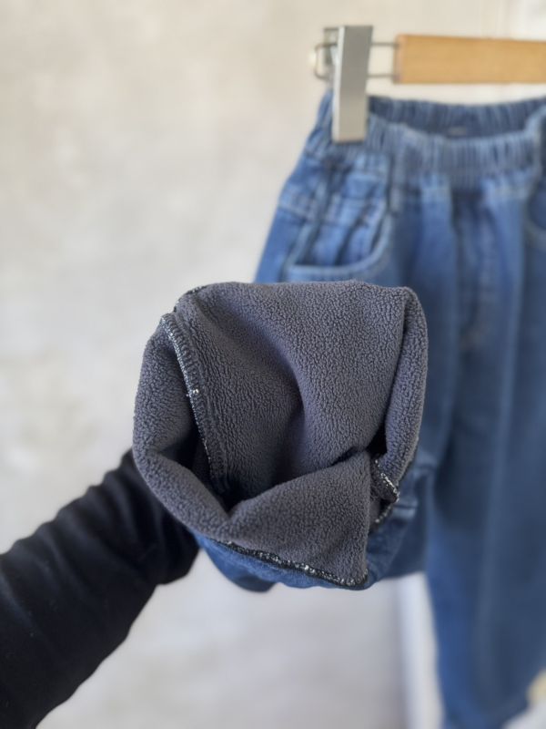 褲腳蕾絲刺繡加絨牛仔長褲 