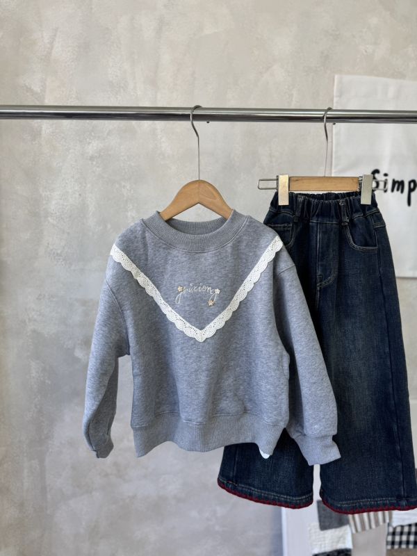 百搭花邊刺繡薄刷毛大學Ｔ 