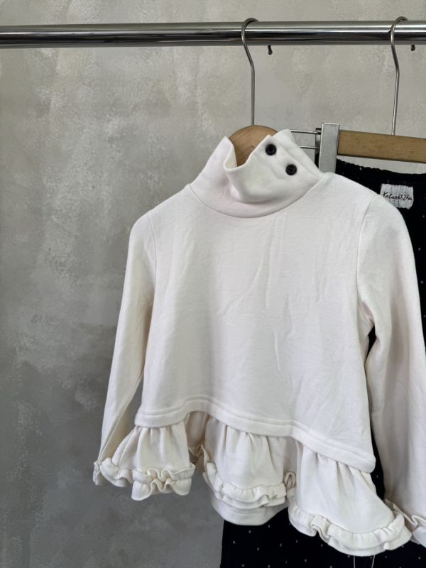 疊搭必備！鈕釦荷葉邊磨毛貼身內搭上衣 