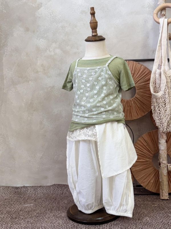 兩件套！蕾絲繡花背心短袖Ｔ套裝 