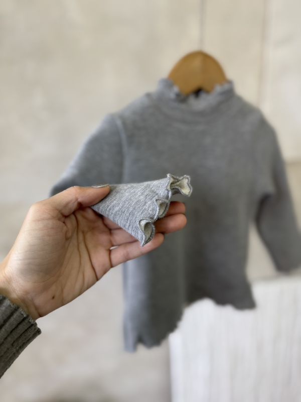 雙層木耳花邊加厚內搭上衣 