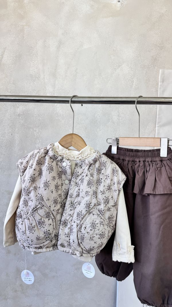 雙面穿！森系碎花落肩款定點線鋪棉日系背心 