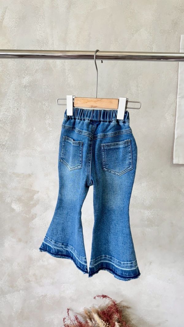 不收邊喇叭牛仔長褲 