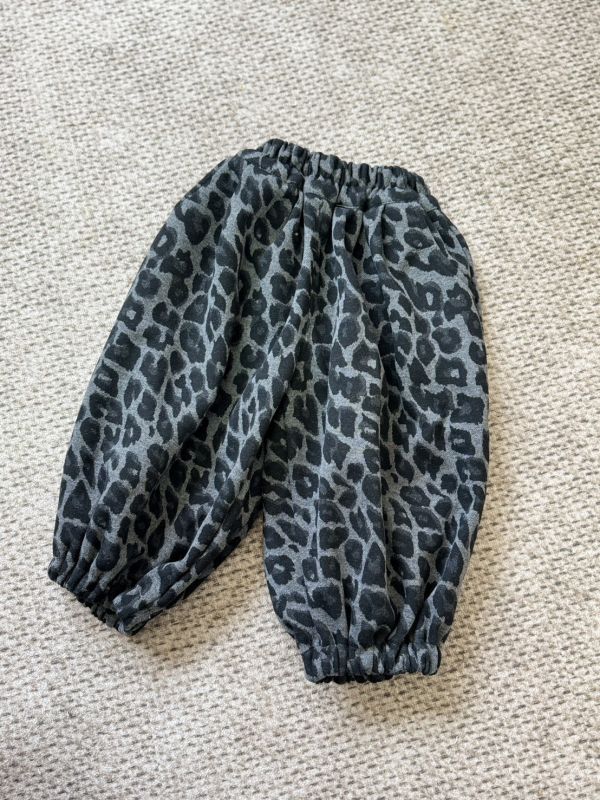 時髦的孩子要有的毛呢豹紋褲 