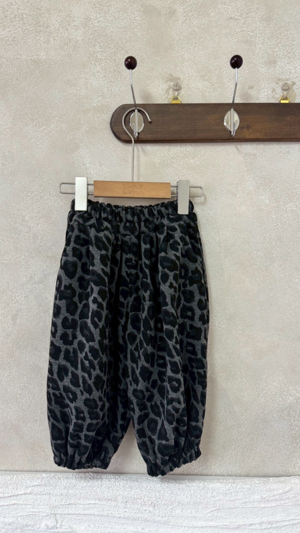 時髦的孩子要有的毛呢豹紋褲 