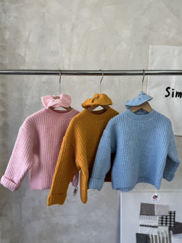 冬日裡的搶眼亮色針織上衣(含同款大腸圈) 