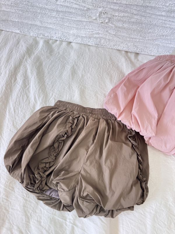 材質很涼！小公主的甜美花苞短褲 