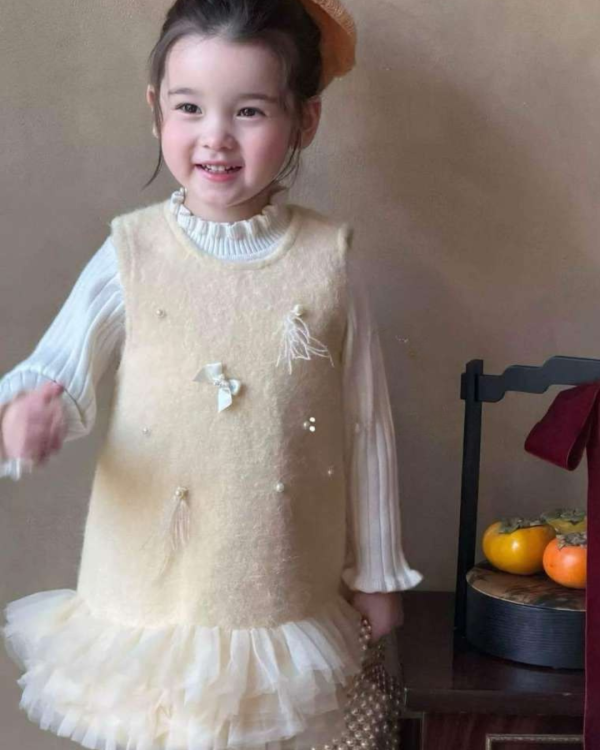 兩件套！奶黃蝴蝶結珍珠拚紗毛呢洋裝(兩件套) 