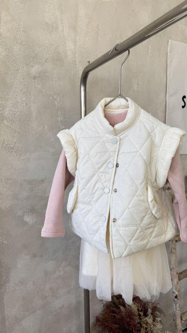 精緻優雅珍珠縫線鋪棉背心 