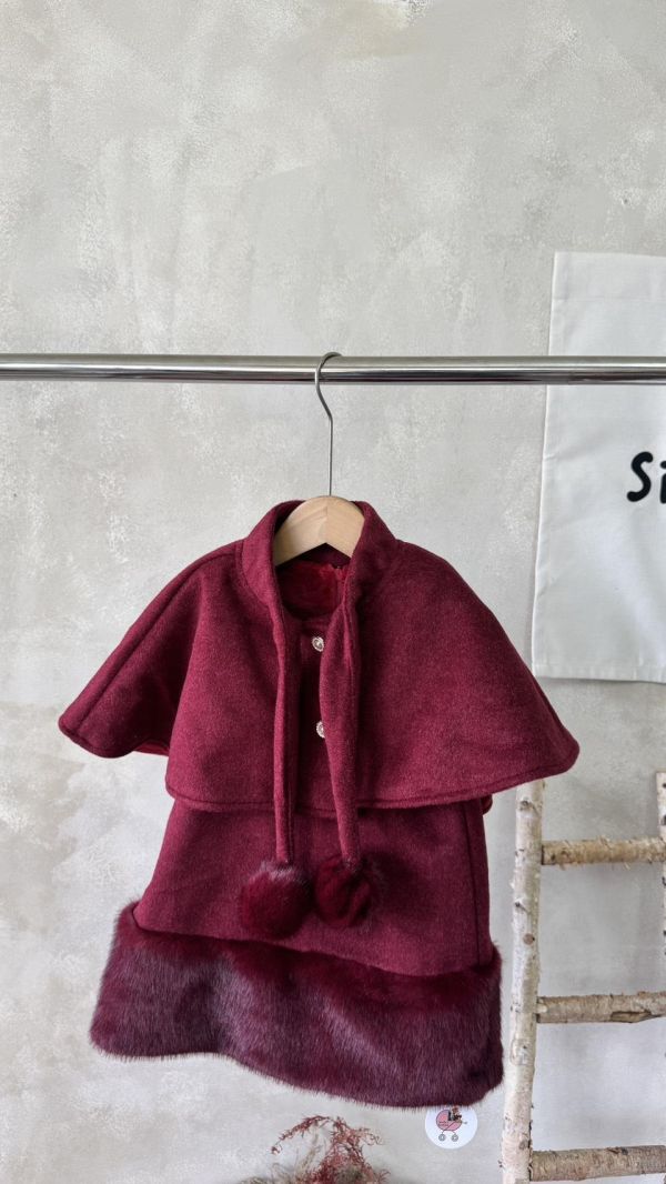 貴氣紅！兩件套球球斗篷毛毛連身裙套裝 