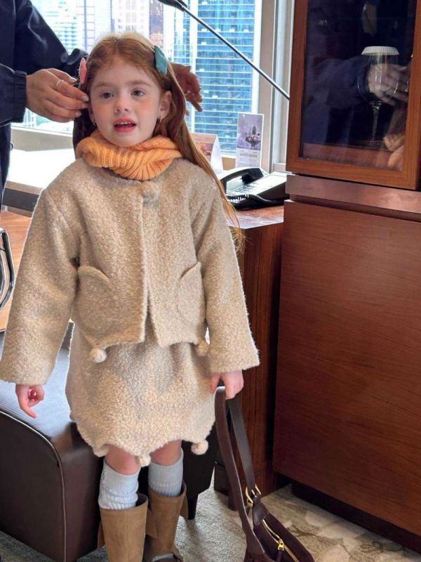 財閥千金毛呢外套球球短裙套裝 