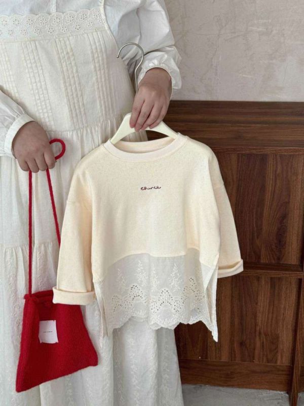 氣質蕾絲拼接刺繡上衣 