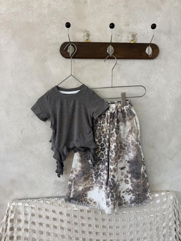 不規則捲捲下擺抓腰上衣 