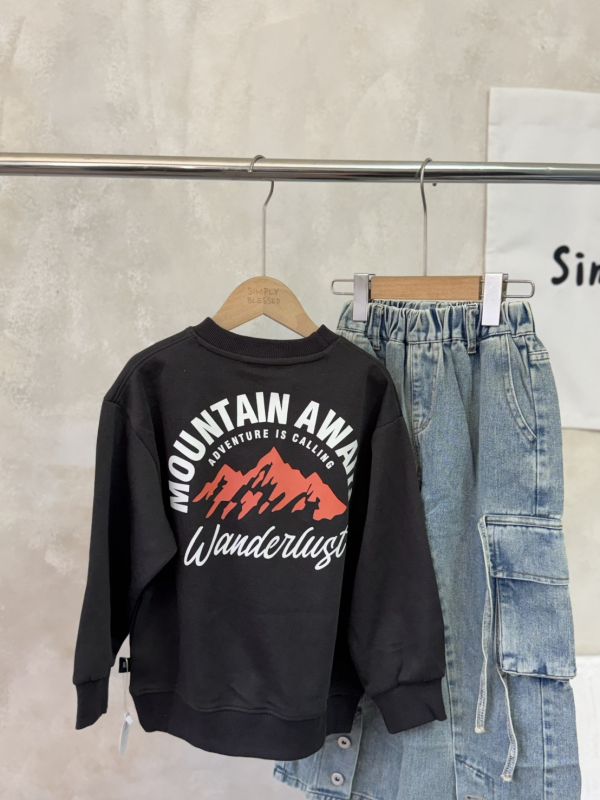 山系露營字母薄款大學T 