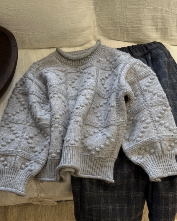 超美立體鉤花混線針織上衣 