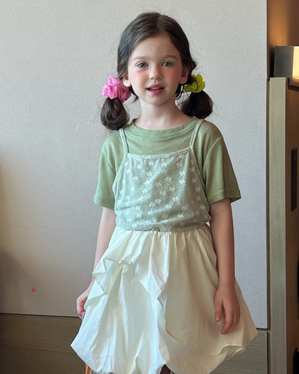 兩件套！蕾絲繡花背心短袖Ｔ套裝 