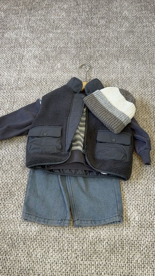 設計感異材質拼接鋪棉背心 