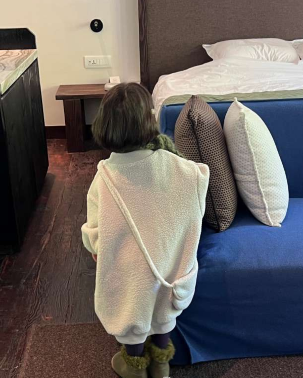 大地色花朵毛毛連身裙 