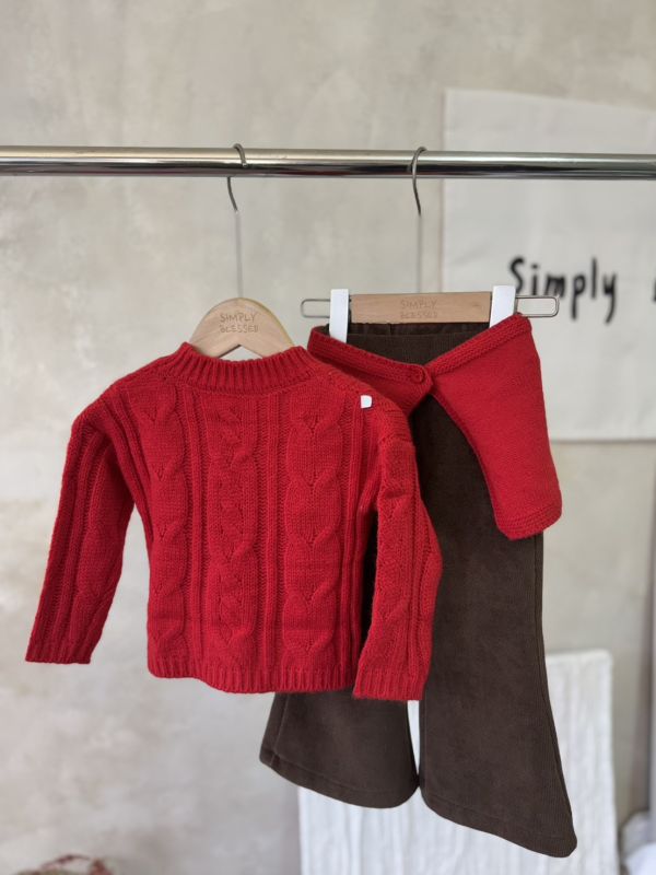 顯白紅微縷空針織披肩上衣 