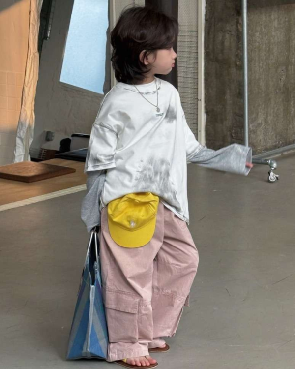 男孩的個性潑墨暈染設計短T 