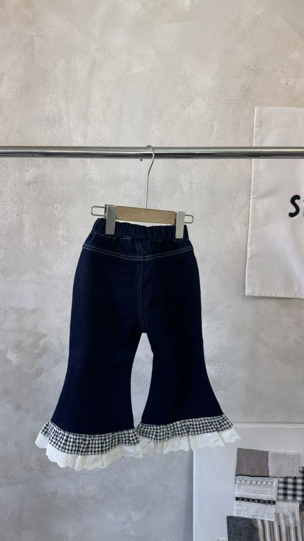 格紋拼接褲腳加絨喇叭牛仔長褲 