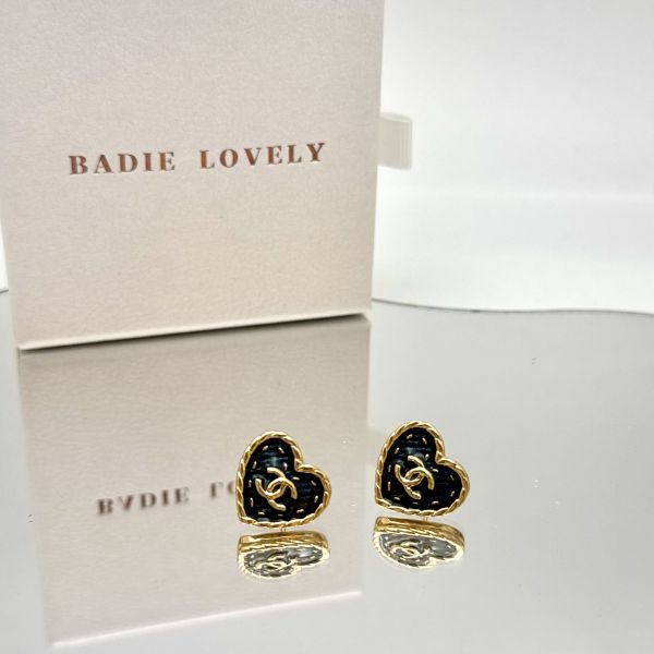 Chanel 牛仔愛心鈕釦耳環 