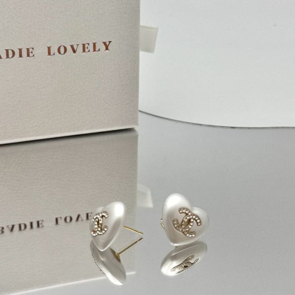 Chanel白珍珠愛心水鑽耳環 