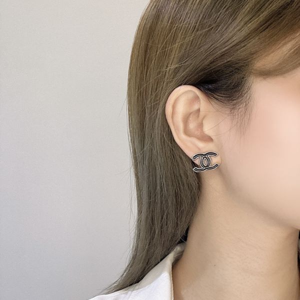 Chanel黑色銀邊耳環 