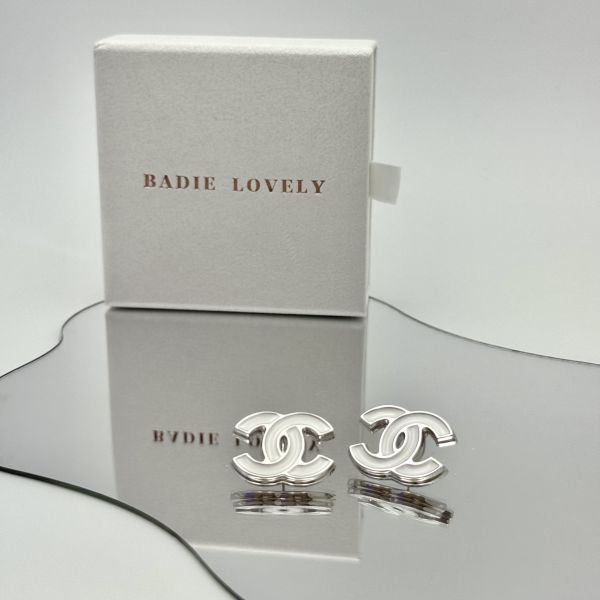 Chanel白銀琺瑯耳環 