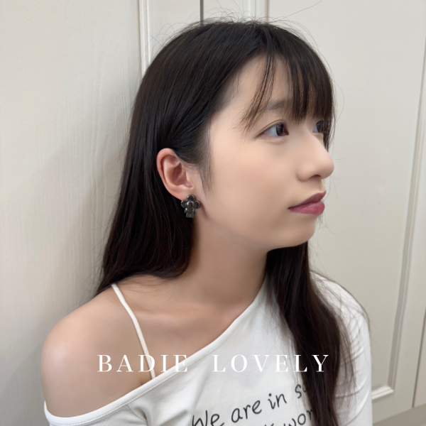 LV Vivienne 黑色娃娃 