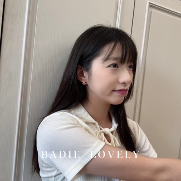 Chanel Sweet Lock 紅心耳環 #520告白日 #甜酷風 #BadieLovely #愛自己最浪漫  
#限量開賣 #耳環控必收 #禮盒推薦 #今日穿搭必備  #BadieLovely
#甜酷風
#甜美飾品
#高級感耳環
#質感穿搭
#風格配件
#今日穿搭必備
#耳環控必收