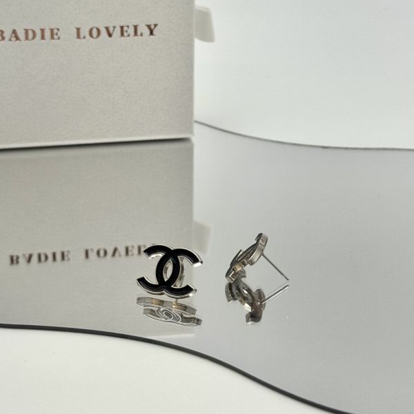 Chanel黑色銀邊耳環 