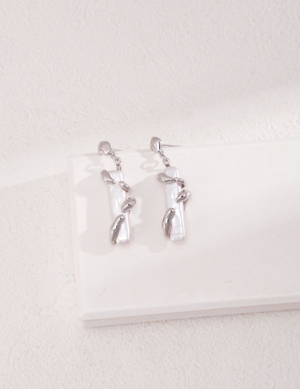 Elyra｜珍珠吊墜耳環 