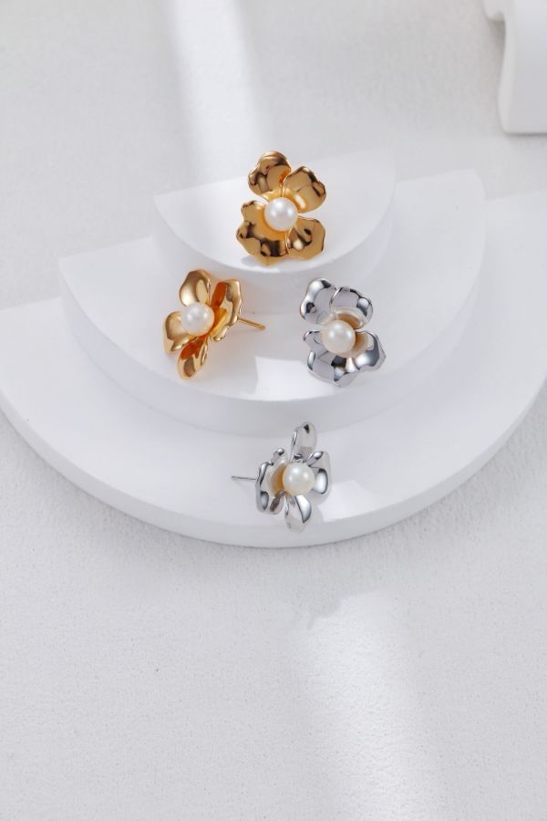 Bloom 盛放之花耳環 立體花瓣耳環、珍珠耳環、雕刻飾品、輕奢品牌耳環、Bloom耳環、花朵耳環推薦、Badie Lovely飾品推薦