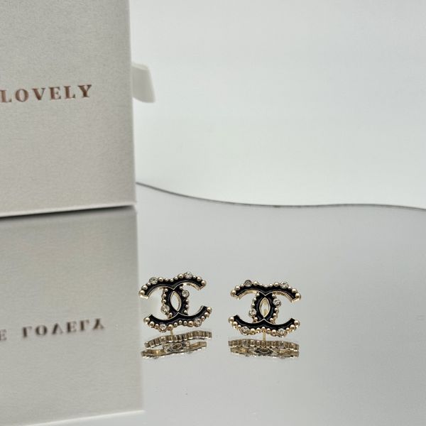 Chanel黑色點睛水鑽耳環 