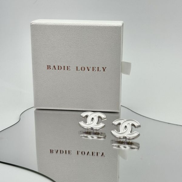 Chanel白銀琺瑯耳環 
