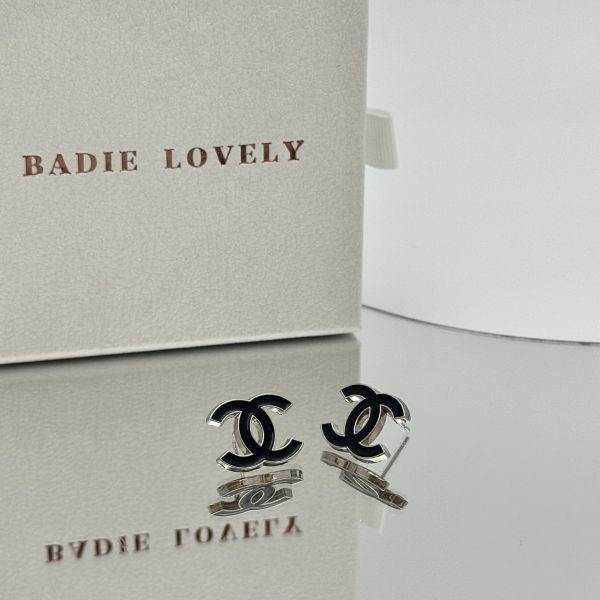 Chanel黑色銀邊耳環 