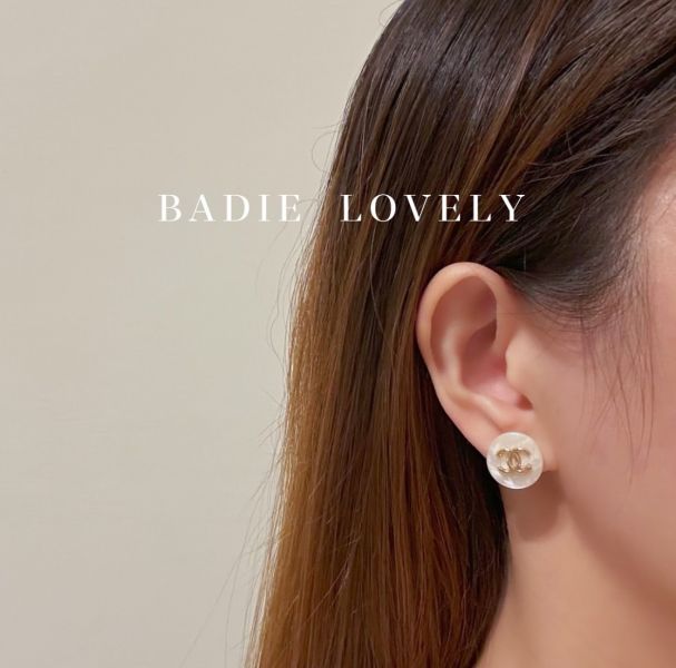 Chanel白玉圓形耳環 