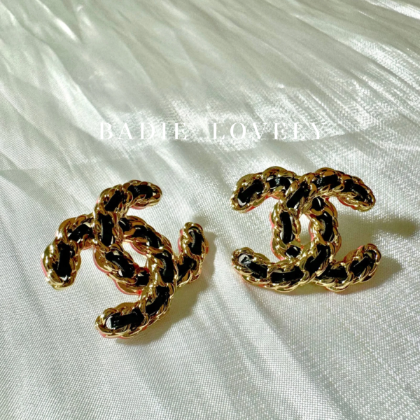 Chanel黑金粉邊皮穿耳環 Badielovely