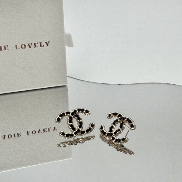 Chanel淺金皮穿耳環 