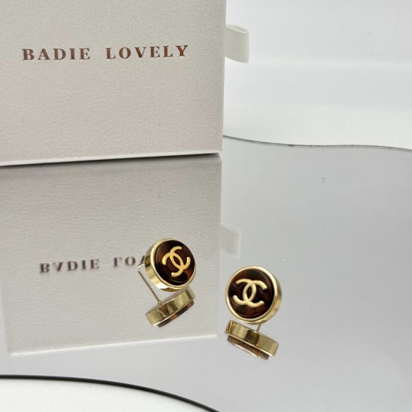 Chanel金邊琥珀鈕扣耳環 