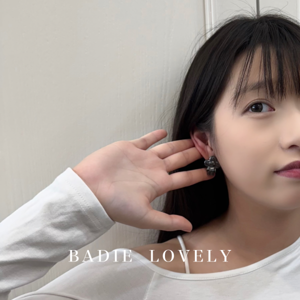 LV Vivienne 黑色娃娃 
