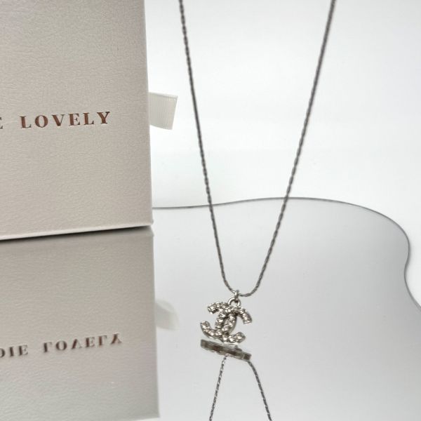 Chanel銀色水鑽項鍊 