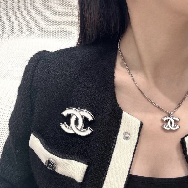 Chanel白銀胸針 