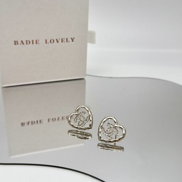 Chanel菱格愛心水鑽耳環 