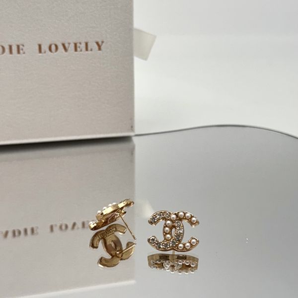 Chanel金色水鑽珍珠耳環 
