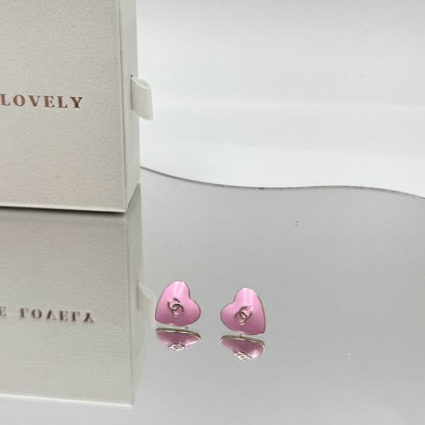 Chanel粉色愛心耳環 