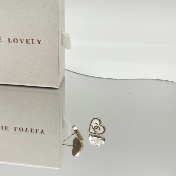 Chanel白金愛心耳環 