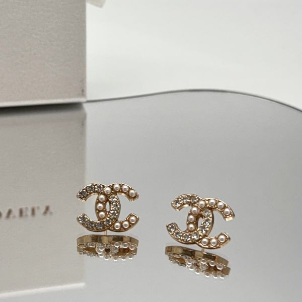 Chanel金色水鑽珍珠耳環 