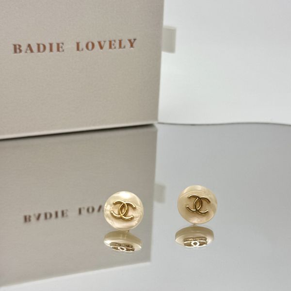 Chanel白玉圓形耳環 